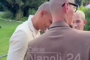 哈姆西克这头发还是这么飘逸啊，这是参加那不勒斯名宿聚会嘛